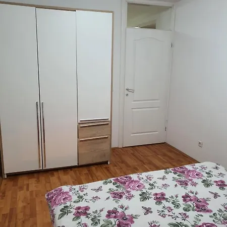 Stan Na Dan Snowy, Lukavica, Istocno * Szarajevó